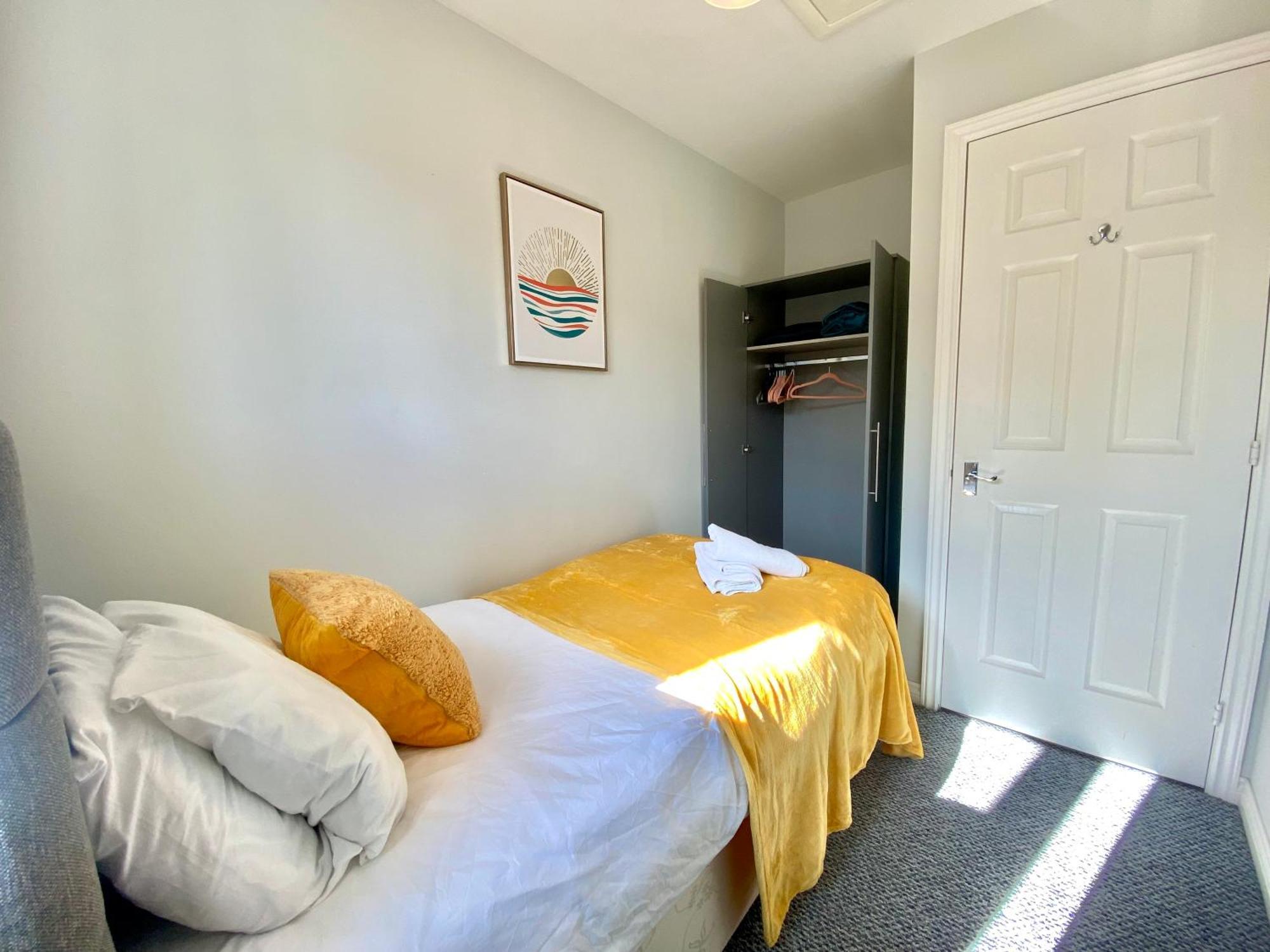 Free Private Parking! Oakley House And Garden! Fully Equipped 4 Comfy Beds Villa Корби Екстериор снимка