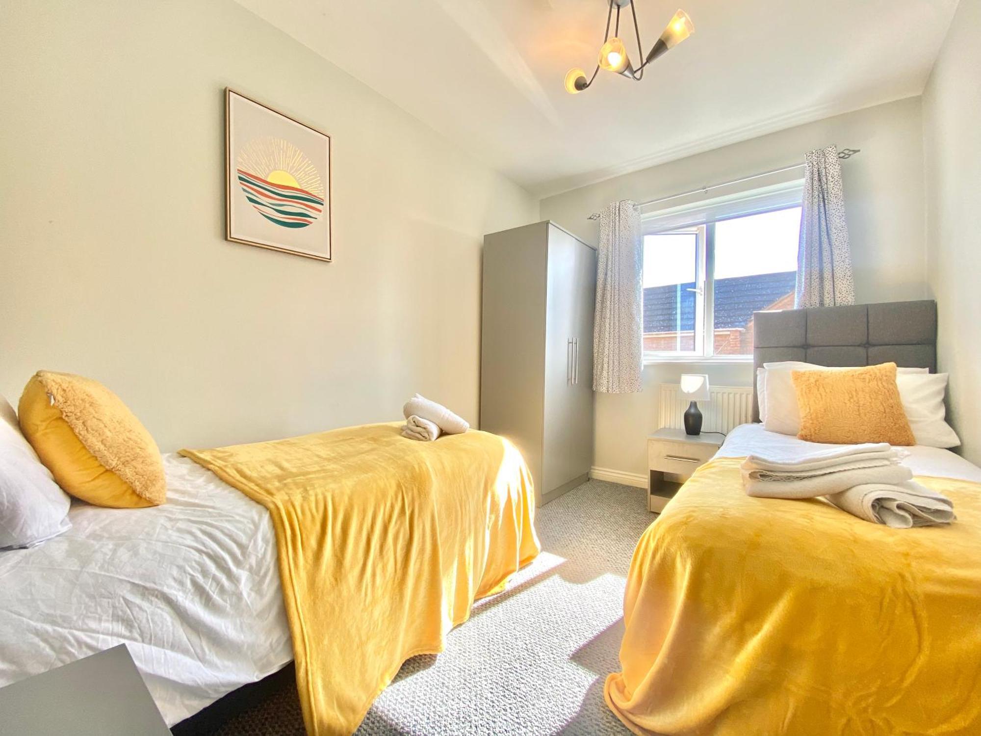 Free Private Parking! Oakley House And Garden! Fully Equipped 4 Comfy Beds Villa Корби Екстериор снимка