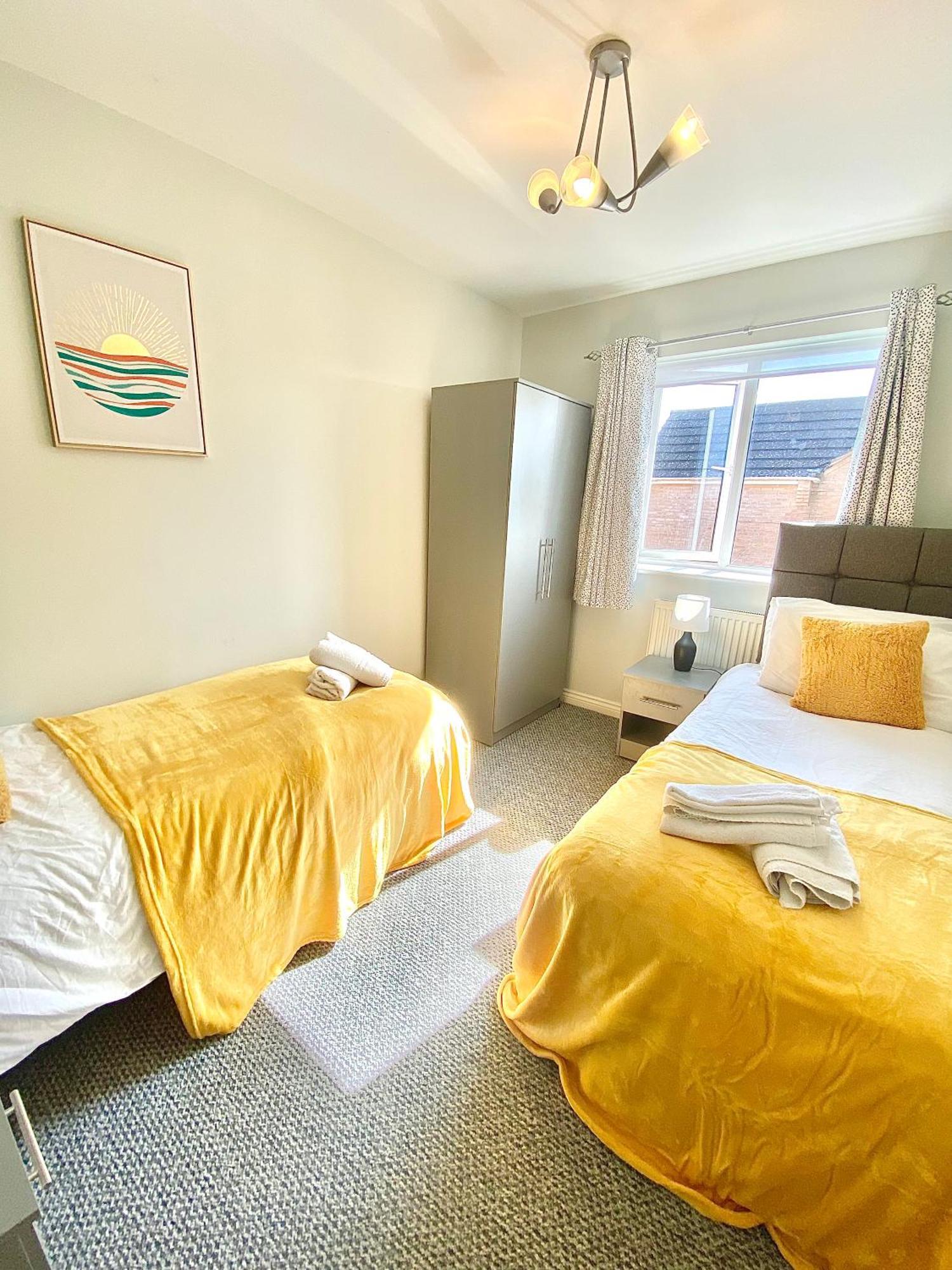 Free Private Parking! Oakley House And Garden! Fully Equipped 4 Comfy Beds Villa Корби Екстериор снимка